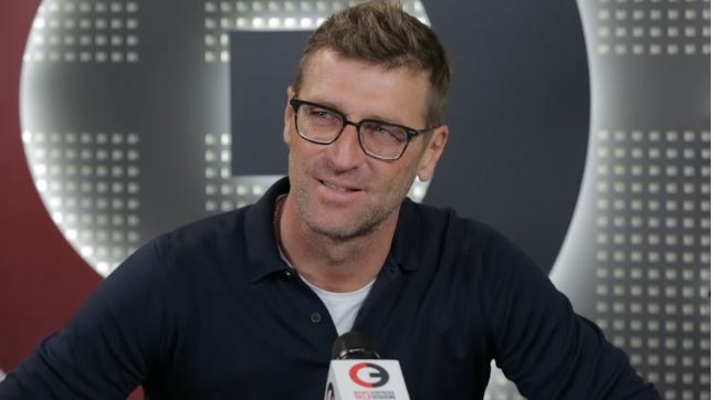 Những 'ông trùm' kính cận chiếm trọn trái tim tại Champions League - Bóng Đá