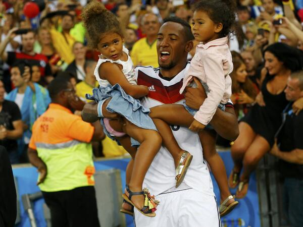 Chị em sinh đôi của bố Jerome Boateng được mệnh danh là hai nàng siêu quậy của tuyển Đức.