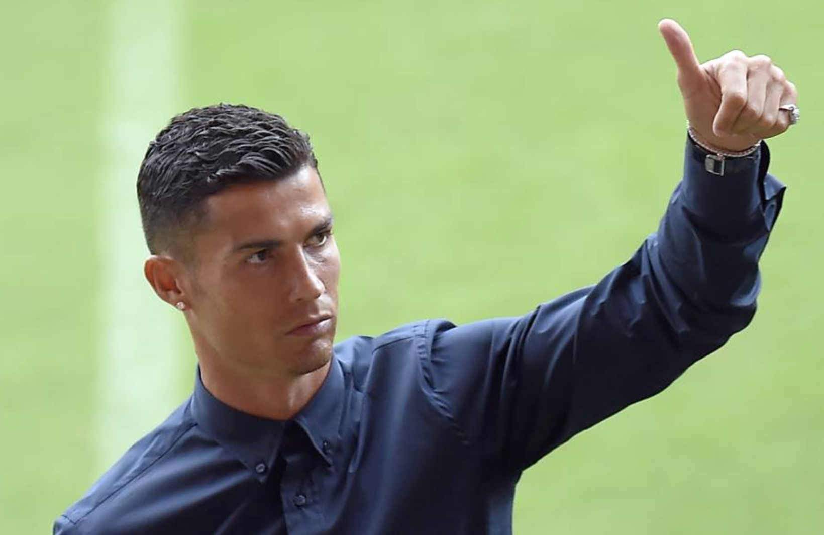 Mới đây, tờ Der Spiegel của Đức, thông qua chuyên mục Football Leaks tiết lộ khoản thu nhập khủng mà Ronaldo đã ký kết với Nike.