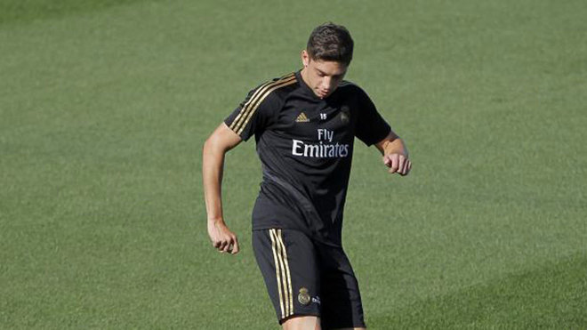 Fede Valverde dính chấn thương sau khi tập trung cùng đội tuyển quốc gia.