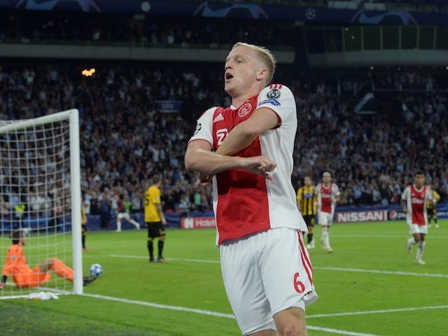 Van de Beek đang chơi xuất sắc cho Ajax.