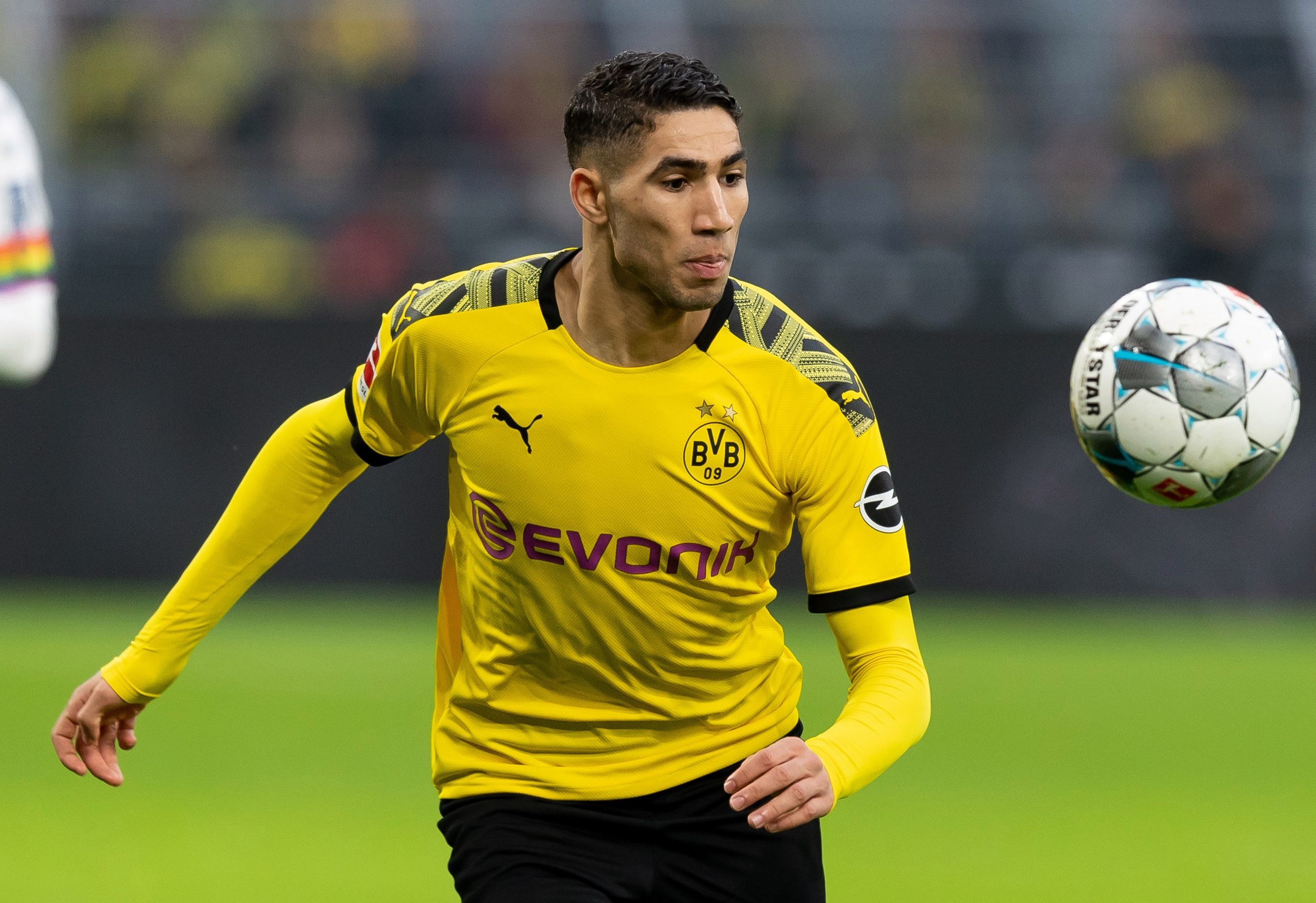 Chính vì lẽ đó, Dortmund đang lên kế hoạch giữ chân Hakimi ở lại nước Đức bằng mọi giá, thông qua động thái hỏi mua đứt từ Real Madrid.