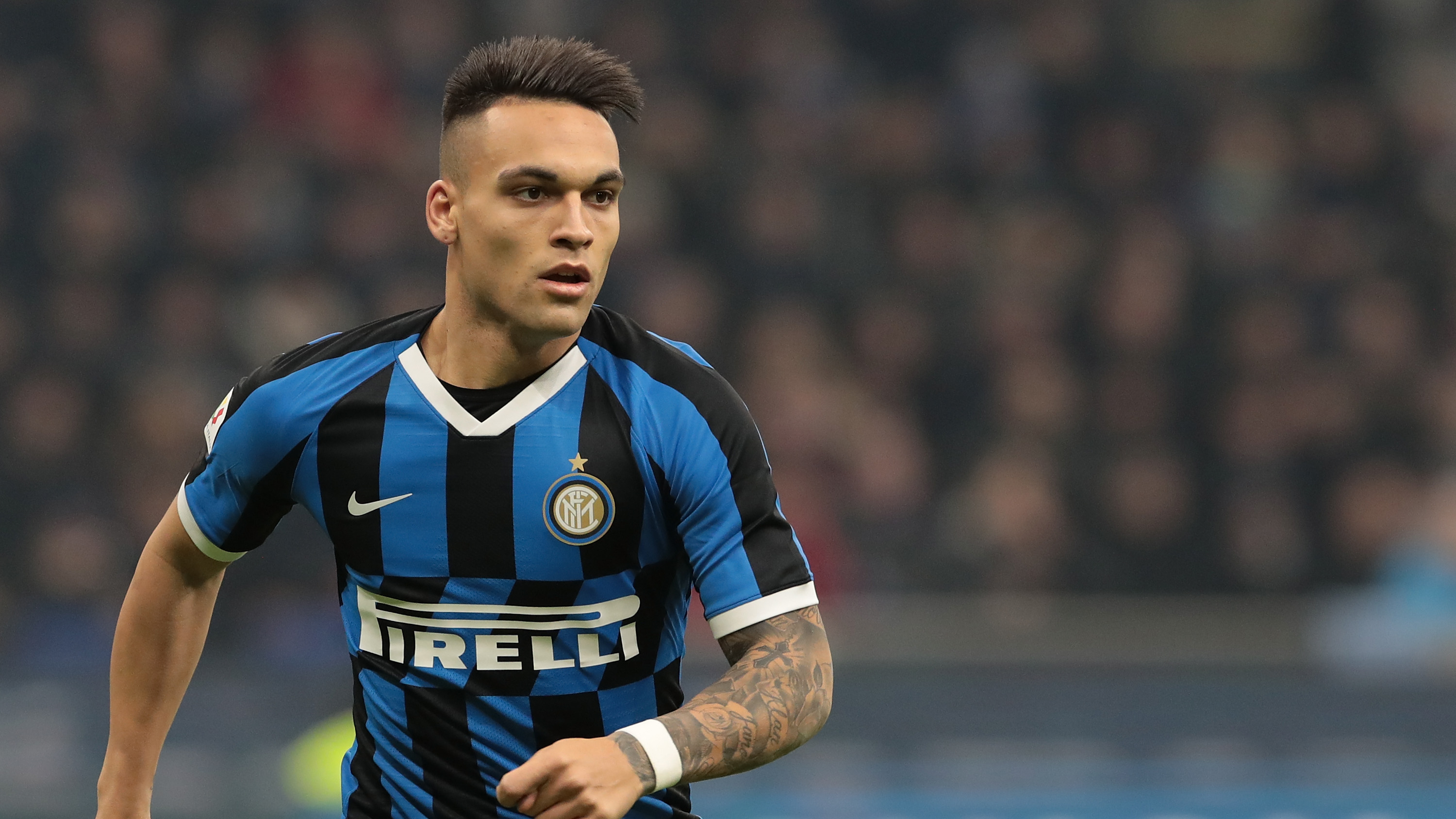 Tuy nhiên, theo Marca, BLĐ Barca đã tìm thấy tia sáng trong thương vụ chiêu mộ Lautaro. Cụ thể, Repubblica đưa tin rằng Barcelona đã tìm thấy sự hỗ trợ của một quỹ đầu tư, điều có thể giúp cho họ chinh phục con số 111 triệu euro dễ dàng.