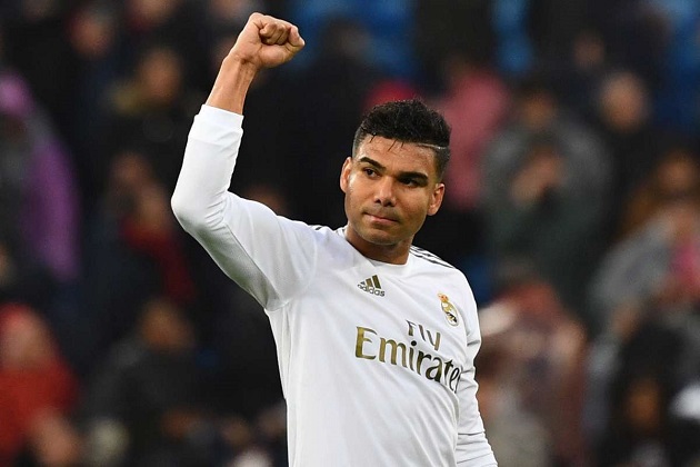 Tiền vệ trung tâm: Casemiro (Real Madrid - 70 triệu euro).  "Động cơ vĩnh cửu" người Brazil tiếp tục thể hiện giá trị của bản thân trong màu áo Kền kền trắng.