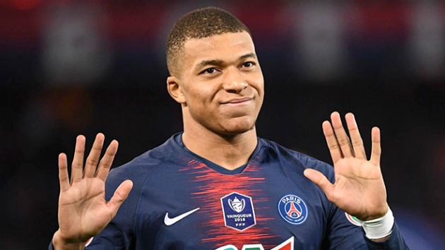 1. Kylian Mbappe: Tài năng của Mbappe là không cần phải bàn cãi. Sao trẻ người Pháp được đánh giá là cái tên có thể thay thế Cristiano Ronaldo và Lionel Messi trong tương lai.