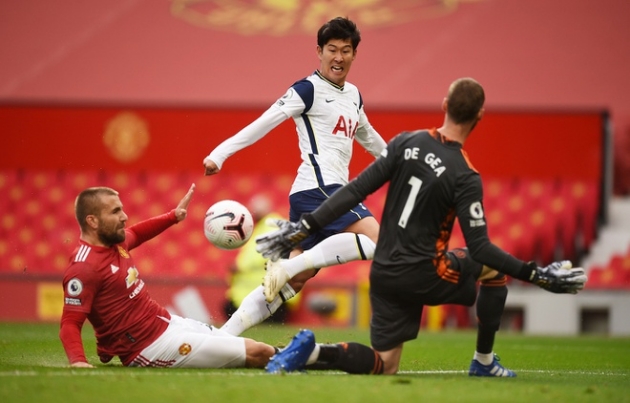 Pha dứt điểm tinh tế của Son Heung-min khiến De Gea bất lực.