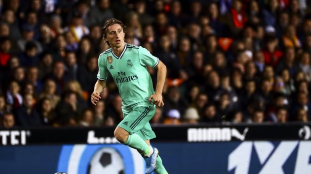 10. Luka Modric: Sau nhiều chỉ trích, Modric đang dần trở lại trong màu áo Los Blancos mùa giải 2020/21.