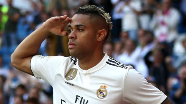 Sau sự ra đi của Cristiano Ronaldo, Real Madrid mang về Mariano Diaz, đây thực chất là tài năng từng có khoảng thời gian khoác áo đội bóng Hoàng gia Tây Ban Nha trước đó.