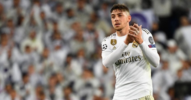 Tiền vệ trung tâm: Fede Valverde (Real Madrid - 70 triệu euro). Ngôi sao đồng hương của Gimenez đã trải qua một mùa giải 2019/20 thành công cùng Los Blancos. Tuy nhiên chiến dịch hiện tại, anh vẫn chưa có nhiều cơ hội để thể hiện do chấn thương.
