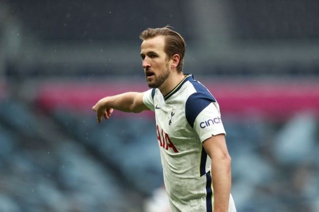 Tiền đạo trái:  Harry Kane (Tottenham Hotspur). Với 21 bàn thắng và 14 pha kiến tạo ở mùa giải này, không có số 9 nào ở Premier League hay La Liga toàn diện hơn siêu sao người Anh.