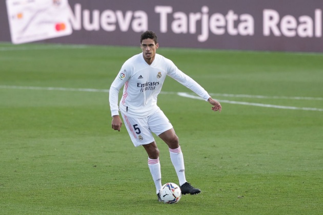 Varane được xem như gương mặt tiềm năng, người có thể ngay lập tức nâng tầm và giúp hàng thủ Quỷ đỏ trở nên chắc chắn.