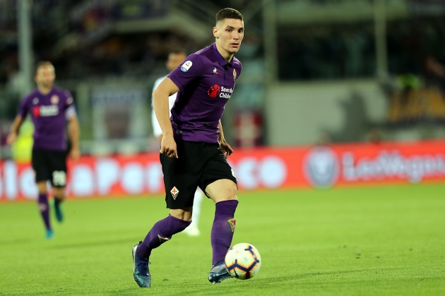 Nếu chiêu mộ Nikola Milenkovic, Man Utd nhiều khả năng chỉ phải chi 28 triệu euro (Transfermarkt), con số nhỏ hơn rất nhiều so với Varane.