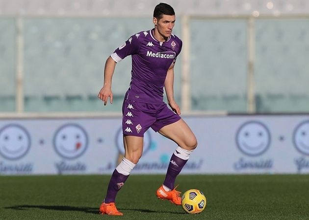 Nếu bình tĩnh suy xét kỹ càng hơn, Man Utd vẫn còn một mục tiêu khác là Nikola Milenkovic.
