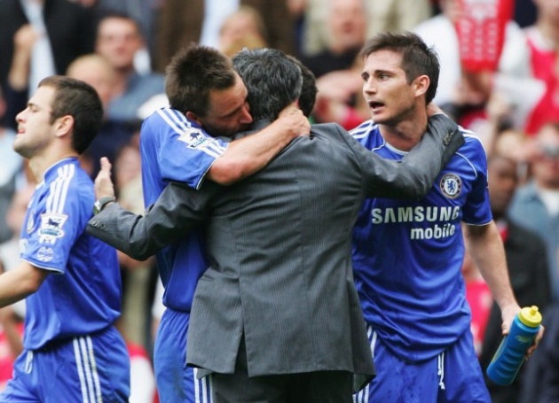 Cá tính và sự "ngông" trên băng ghế huấn luyện một mặt giúp Mourinho trở nên nổi tiếng, nhưng mặt khác cũng khiến những hiềm khích của ông với các học trò bên trong phòng thay đồ khó tránh khỏi.