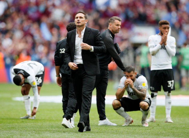 Thực tế, những gì mà Lampard làm được ở Derby County trước đó là đủ ấn tượng, khiến cho chủ tịch Roman Abramovic mời cựu danh thủ này về ghế nóng.
