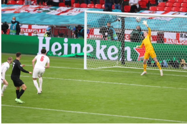 Jordan Pickford có những pha cứu thua xuất thần cho Tam Sư.