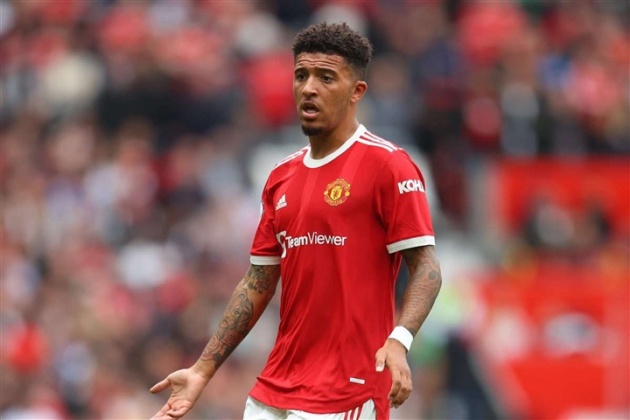 Ở cánh đối diện, cơ hội sẽ được trao cho tân binh bom tấn Jadon Sancho. Trong khi đó, Daniel James cũng sẽ là một sự lựa chọn chất lượng khác.