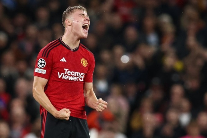 Hojlund giải quyết bài toán số 9 cho Man United.