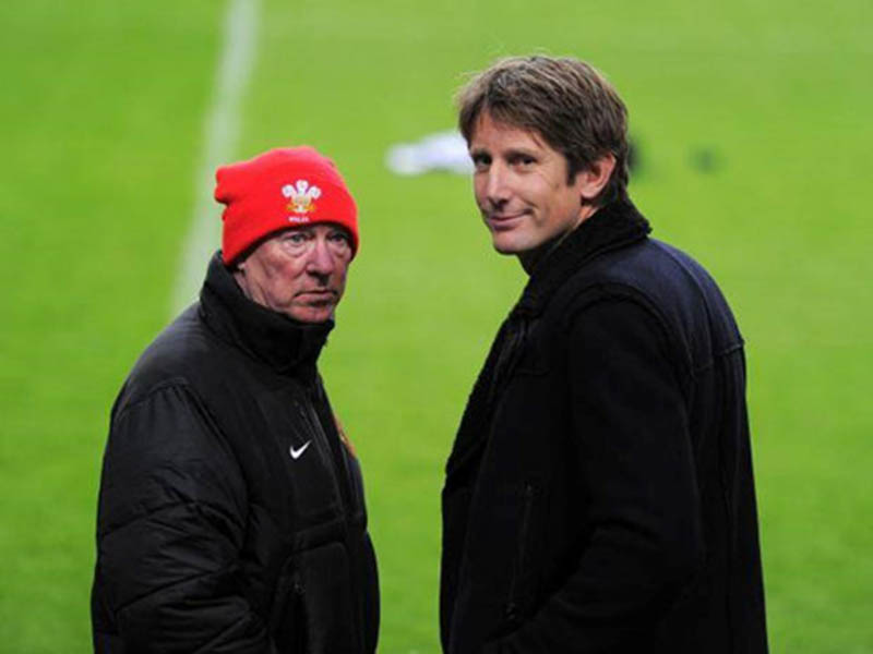 Van Der Sar là một trong những học trò cũ luôn cầu nguyện cho Sir Alex. Ảnh: Getty Images.