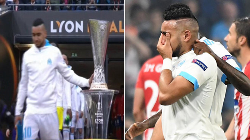 Payet chạm tay vào cúp Europa League trên đường tiến ra sân, sau đó anh rời sân vì chấn thương.