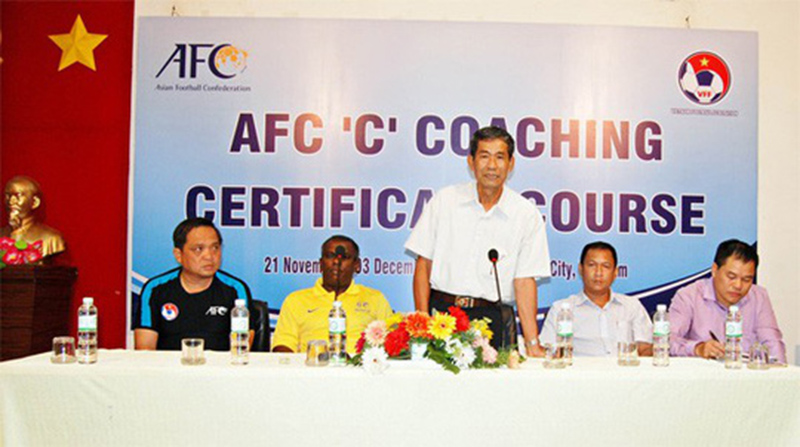 Ông Nguyễn Nam Hùng chia sẻ sự hụt hẫng khi tận mắt chứng kiến cách ứng xử của lãnh đạo của VPF và VFF. Ảnh: Quang Liêm.