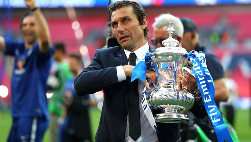 HLV Conte sẵn sàng đón nhận "trát" sa thải từ Ban lãnh đạo Chelsea.