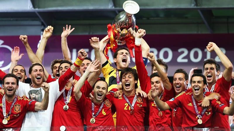 Chức vô địch EURO 2012 tiếp tục ghi dấu ấn của những gương mặt Barca trên tuyển.