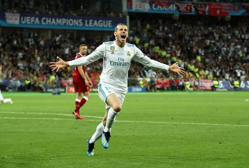 Sau khi lập siêu phẩm, Gareth Bale được thủ thành Loris Karius biếu không một bàn thắng ở phút 83. Với cú đúp ghi vào lưới Liverpool, Bale trở thành cầu thủ đầu tiên trong lịch sử cúp châu Âu (European Cup/Champions League) vào sân từ băng ghế dự bị và ghi một cú đúp.