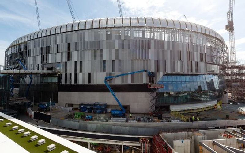 Sân vận động mới được Tottenham gấp rút hoàn thiện.