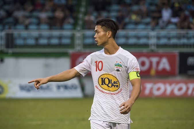 Công Phượng căng thẳng với đàn anh Quang Tình.