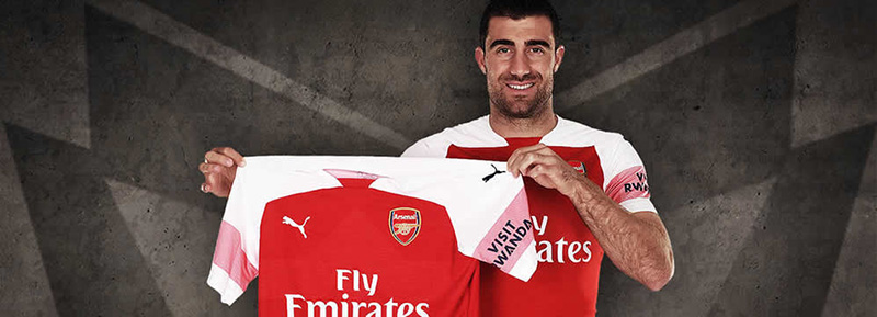 Sokratis Papastathopoulos, trung vệ trụ cột của Dortmund đã chuyển đến đầu quân cho Arsenal với mức giá 17.6 triệu bảng.