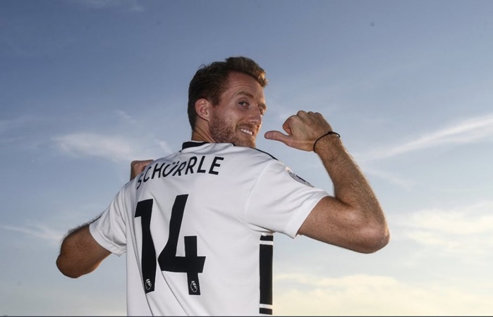 Bên hàng lang cánh phải, cựu cầu thủ Chelsea, Andre Schurrle sẽ được tin tưởng với một suất đá chính. Anh được định giá 20 triệu Euro.