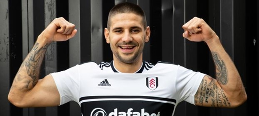 Tân binh đến từ Newcastle với mức giá 22 triệu Euro, Aleksandar Mitrović sẽ được tin tưởng giao vị trí trung phong cắm.