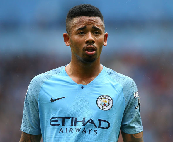 Sau trận đấu bế tắc trước Wolverhampton, HLV Pep Guardiola đã úp mở về khả năng sử dụng 2 tiền đạo khi tiếp đón Newcastle. Do đó, nhiều khả năng, Garbiel Jesus sẽ góp mặt trong đội hình xuất phát để tạo nên bài chiến thuật "nhị chỉ thần công" nơi tiền tuyến Man City.