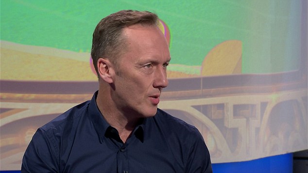 Huyền thoại Lee Dixon tỏ ra lo lắng về cơ hội cạnh tranh một vị trí trong top 4 của Arsenal.