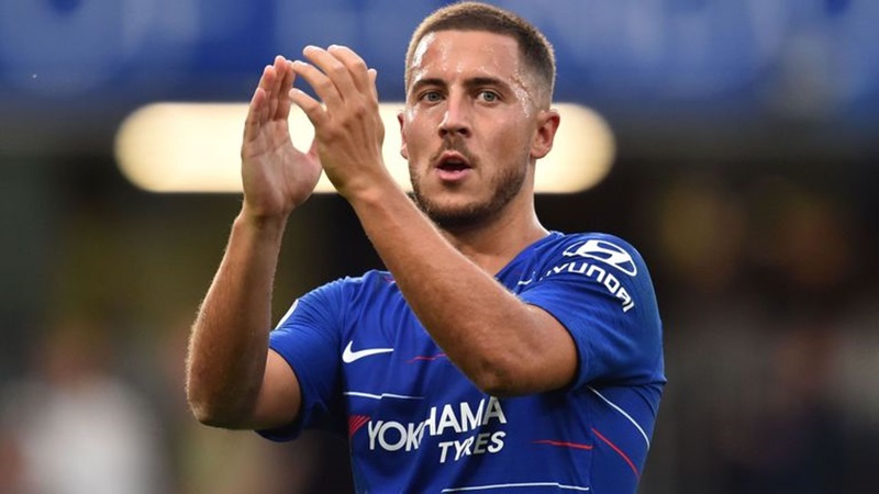 Nếu như mùa giải trước, Eden Hazard thi đấu thiếu ấn tượng và không thể giúp Chelsea có vé tham dự Champions League thì đến năm nay, anh đã "lột xác" và góp công lớn đưa The Blues lên top đầu bảng xếp hạng. 7 bàn thắng và đang dẫn đầu danh sách Vua Phá Lưới Premier League, Hazard được trang WhoScored chấm 8.15 điểm, tăng 0.46 điểm.