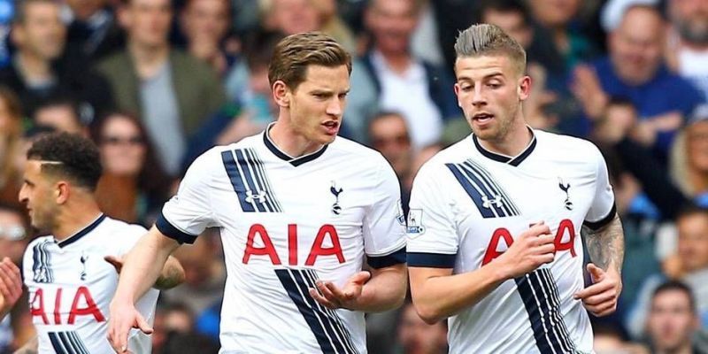 Jan Vertonghen (trái) và Toby Alderweireld vẫn đang đóng vai trò quan trọng trong hàng phòng ngự Tottenham.