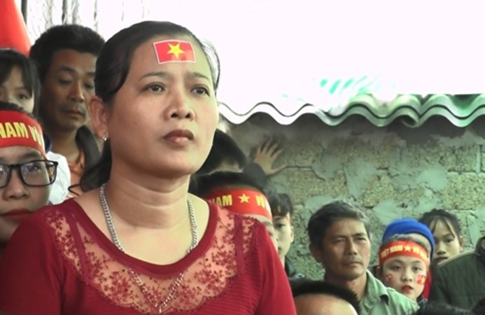 Mẹ Văn Đức tiếc vì con trai không thể lập cú đúp.