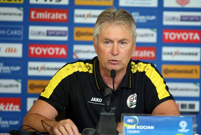 HLV Yemen cho rằng tuyển Việt Nam chỉ có thể thắng nhờ vào trọng tài.