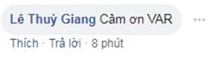 Các cổ động viên Việt Nam bày tỏ sự cảm ơn với công nghệ VAR.