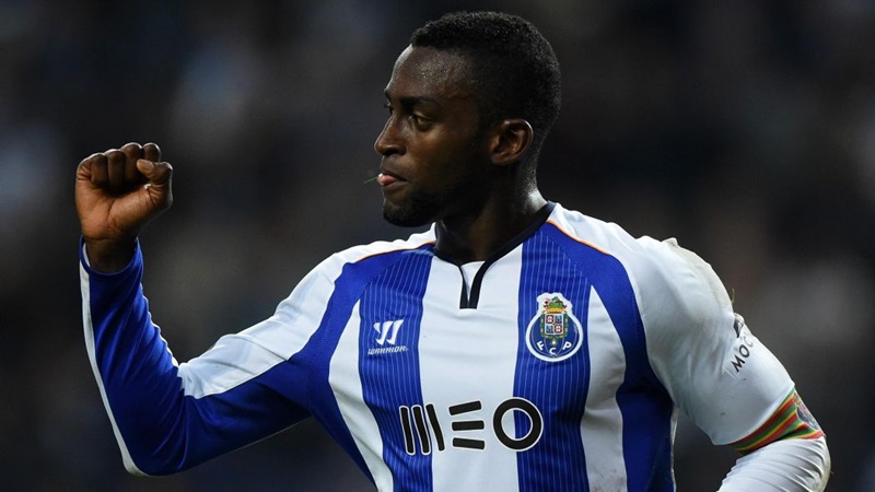 5. Jackson Martinez: Chuyển đến Atletico Madrid với giá 37 triệu euro. Từng được nhận xét như một trong những tiền đạo hàng đầu thế giới thời điểm đó, tuy nhiên, Jackson Martinez không chứng tỏ được khả năng ở Vicente Calderon. Chân sút người Colombia sau đó đã chuyển đến Trung Quốc chơi bóng và hiện đang được cho mượn tại câu lạc bộ Portimonense (Bồ Đào Nha).