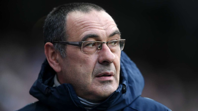 HLV Sarri đang được AS Roma chào mời nếu bị Chelsea sa thải.