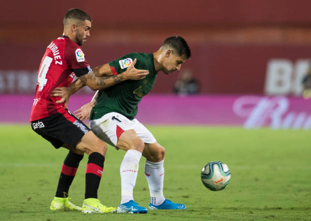 Chính vì lý do đó, cục diện trên sân diễn ra khá cân bằng.