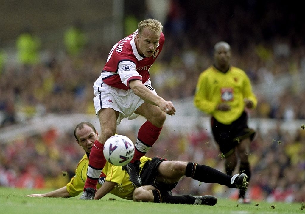 Dennis Bergkamp có tất cả tài năng và kỹ năng nhưng cũng rất lạnh lùng.