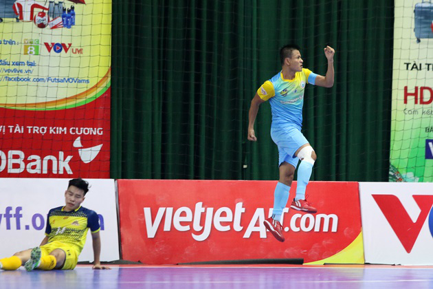 Thành Đạt ghi dấu ấn với cú hat-trick.