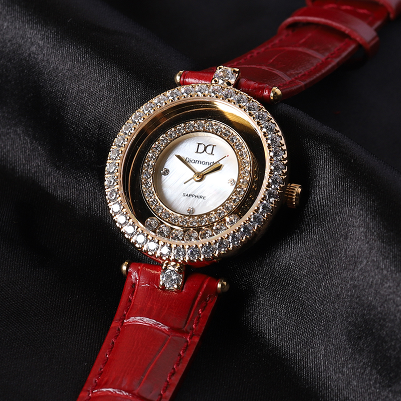 Đồng hồ nữ Diamond D DM36285IG-R tinh tế và nổi bật với sắc đỏ thẫm yêu kiểu của dây da cao cấp
