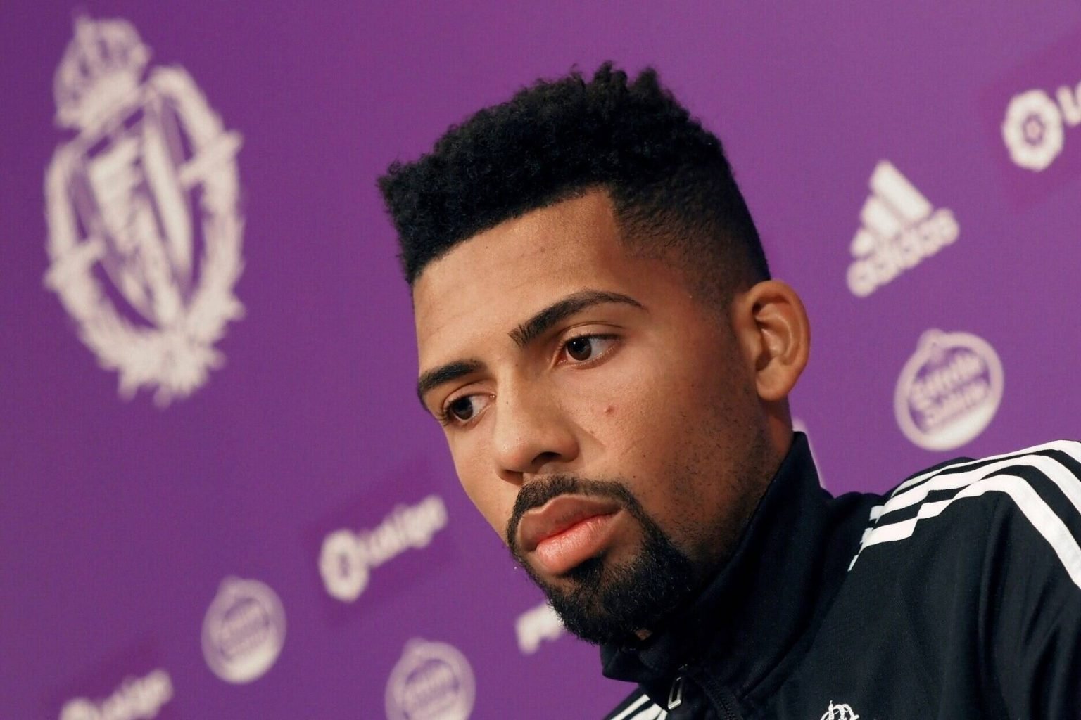 Barca chấm dứt hợp đồng với Fernandes.