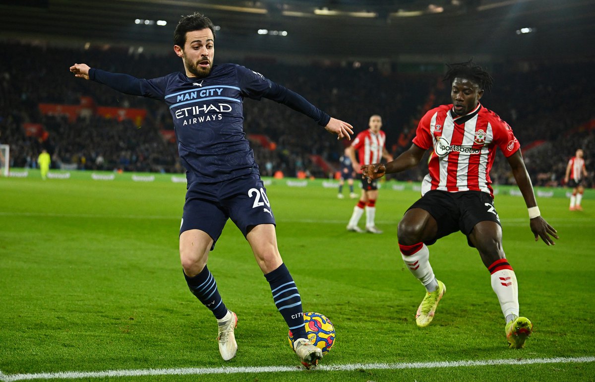 Sau bàn thua, Man City vẫn thi đấu khá đủng đỉnh. Đoàn quân của HLV Pep Guardiola cầm bóng có lúc lên đến 81% nhưng không tạo nổi một cú sút về phía khung thành chủ nhà sau gần 30 phút.