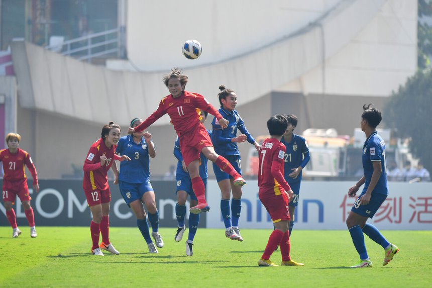 Thái Thị Thảo (số 11) đóng góp một bàn thắng cho tuyển nữ Việt Nam. Ảnh: AFC.