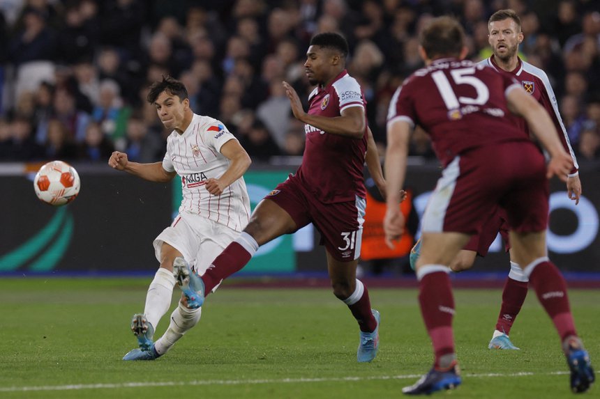 Sevilla có phong độ quá nghèo nàn trên sân khách trong thời gian gần đây. Nếu tính cả trận thua West Ham, thầy trò HLV Julen Lopetegui đã có 8 trận liên tiếp không thắng khi hành quân xa nhà.
